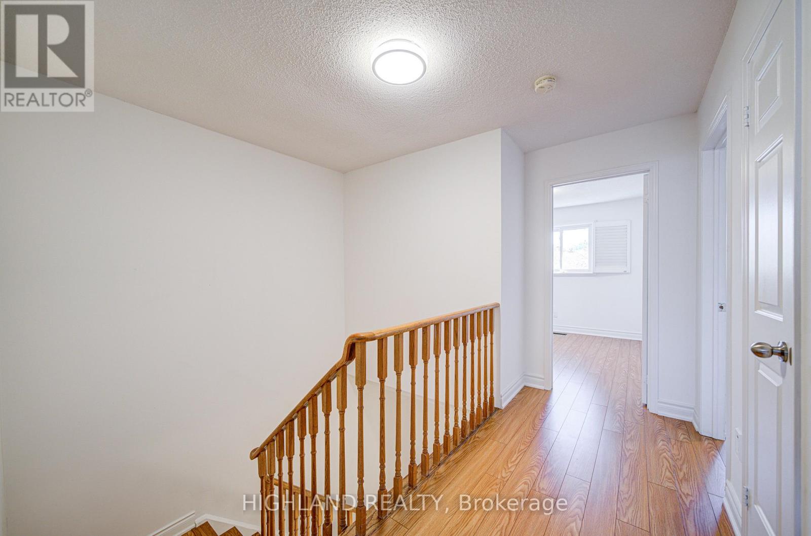 671 Dinsmore Court, Mississauga, Ontario  L5R 3G4 - Photo 13 - W12470580