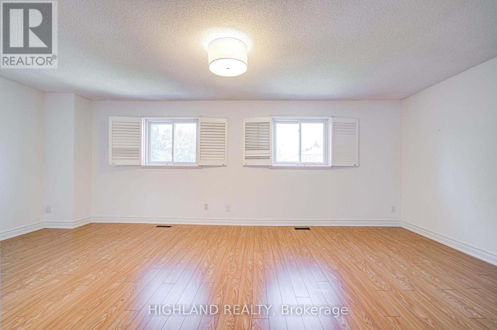 671 Dinsmore Court, Mississauga, Ontario  L5R 3G4 - Photo 14 - W12470580