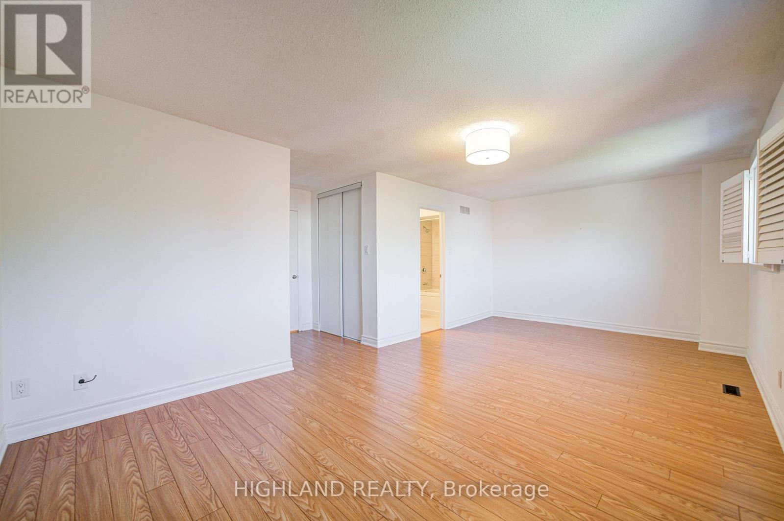 671 Dinsmore Court, Mississauga, Ontario  L5R 3G4 - Photo 15 - W12470580