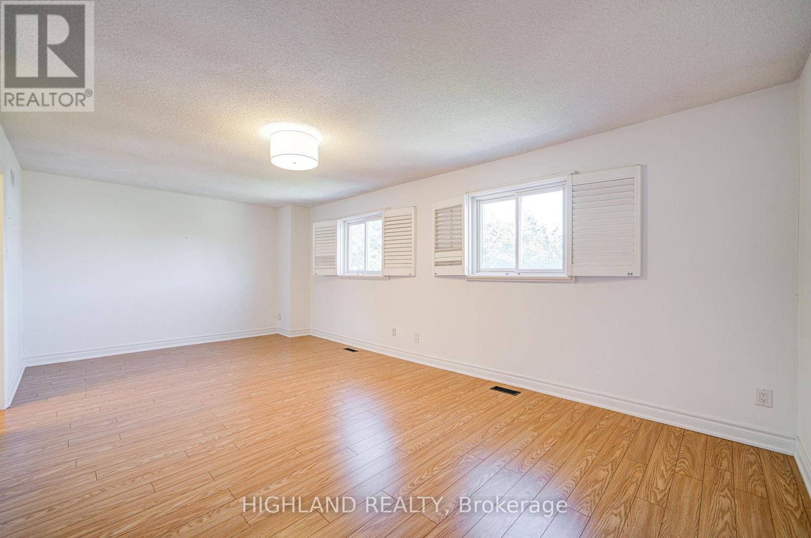 671 Dinsmore Court, Mississauga, Ontario  L5R 3G4 - Photo 16 - W12470580