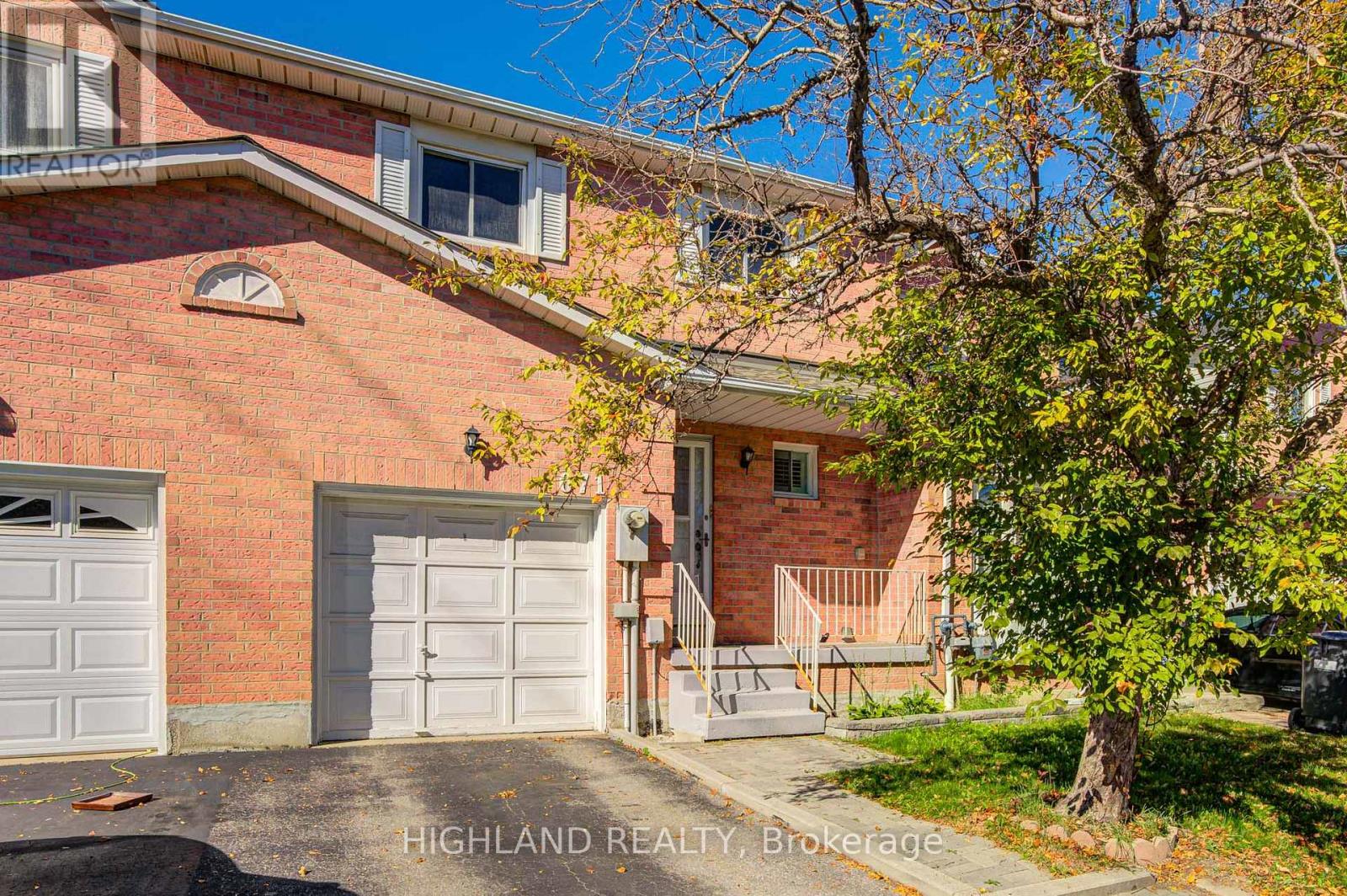 671 Dinsmore Court, Mississauga, Ontario  L5R 3G4 - Photo 2 - W12470580