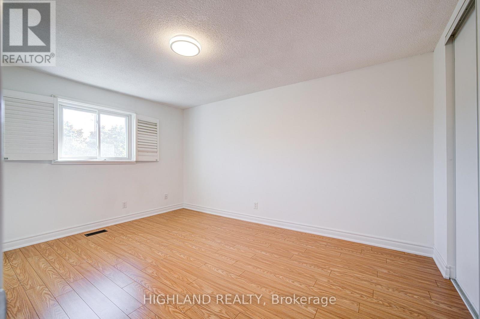 671 Dinsmore Court, Mississauga, Ontario  L5R 3G4 - Photo 20 - W12470580