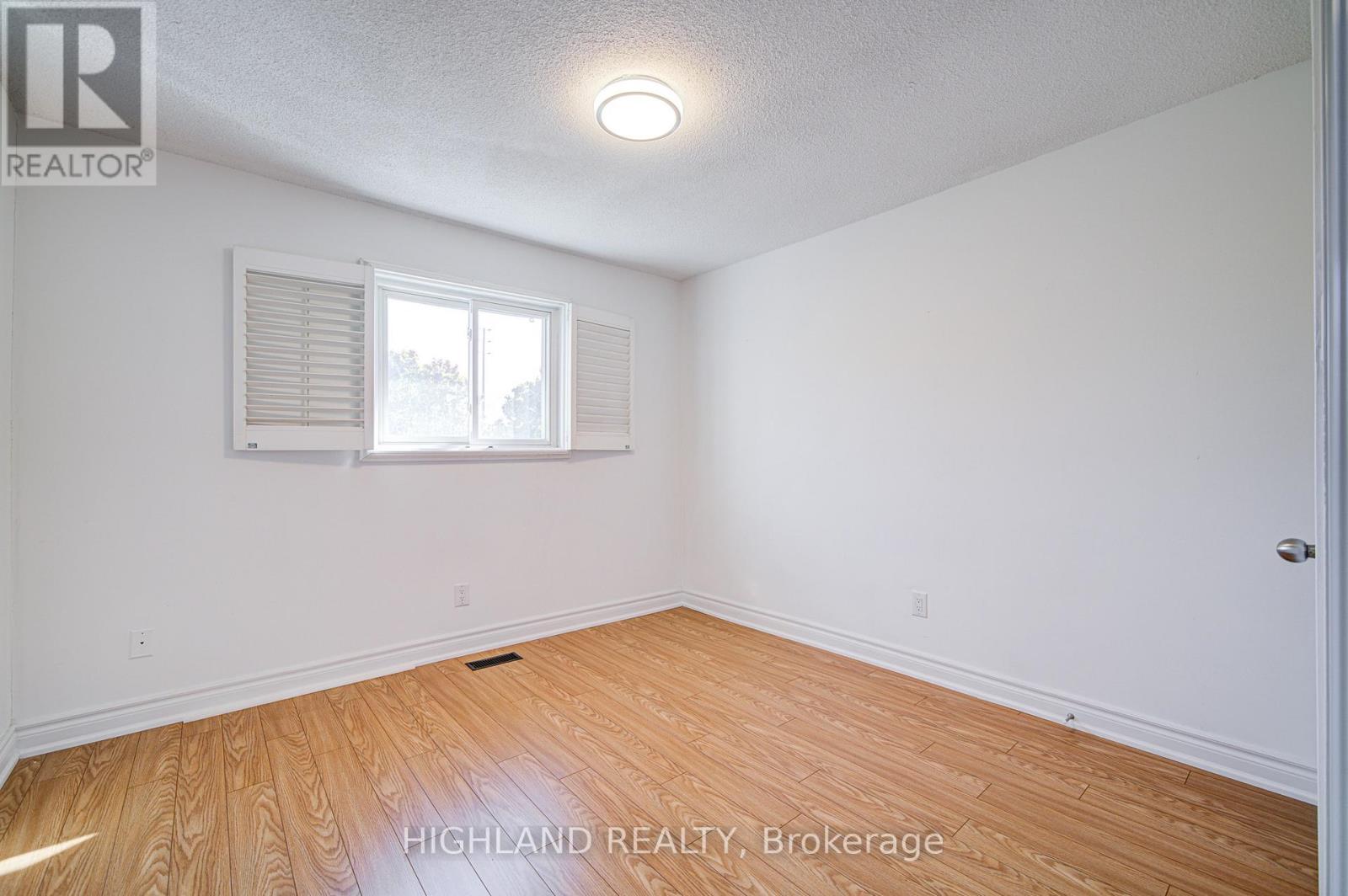 671 Dinsmore Court, Mississauga, Ontario  L5R 3G4 - Photo 21 - W12470580