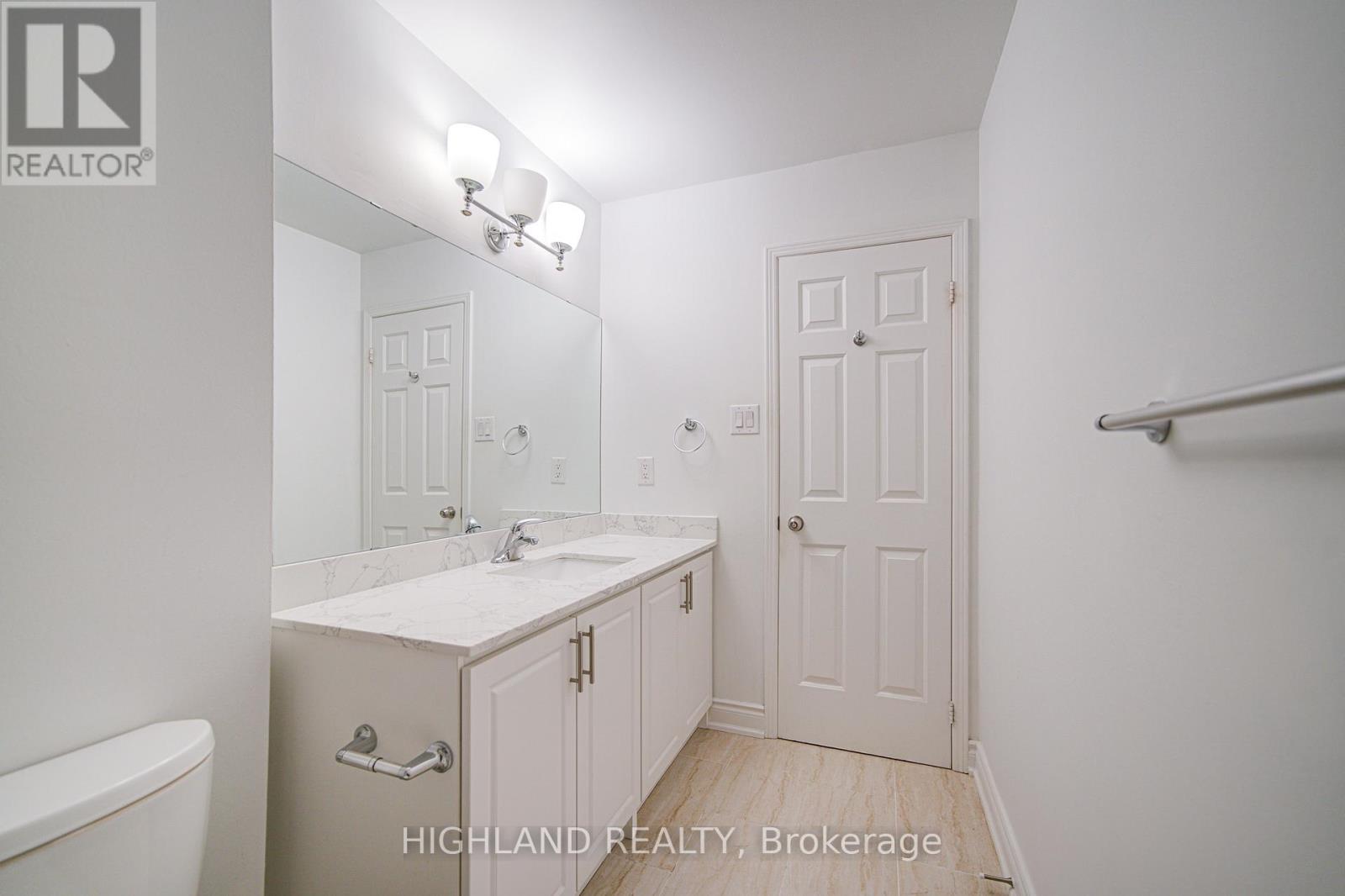 671 Dinsmore Court, Mississauga, Ontario  L5R 3G4 - Photo 22 - W12470580