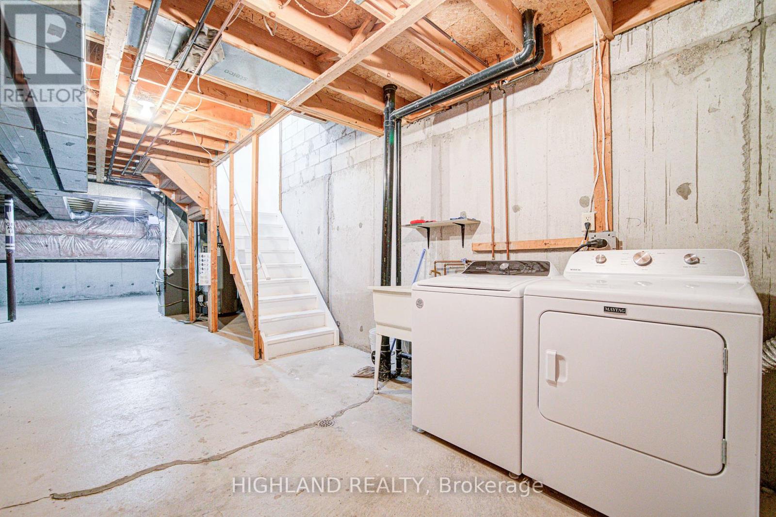 671 Dinsmore Court, Mississauga, Ontario  L5R 3G4 - Photo 25 - W12470580