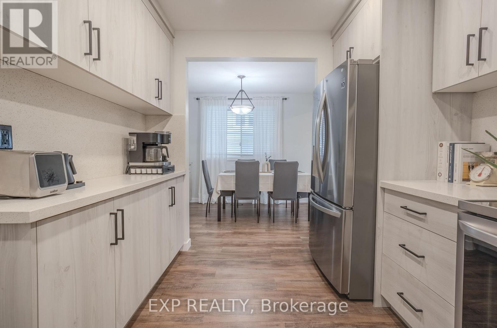 12 Lailey Street, St. Catharines, Ontario  L2M 5G8 - Photo 5 - X12470590