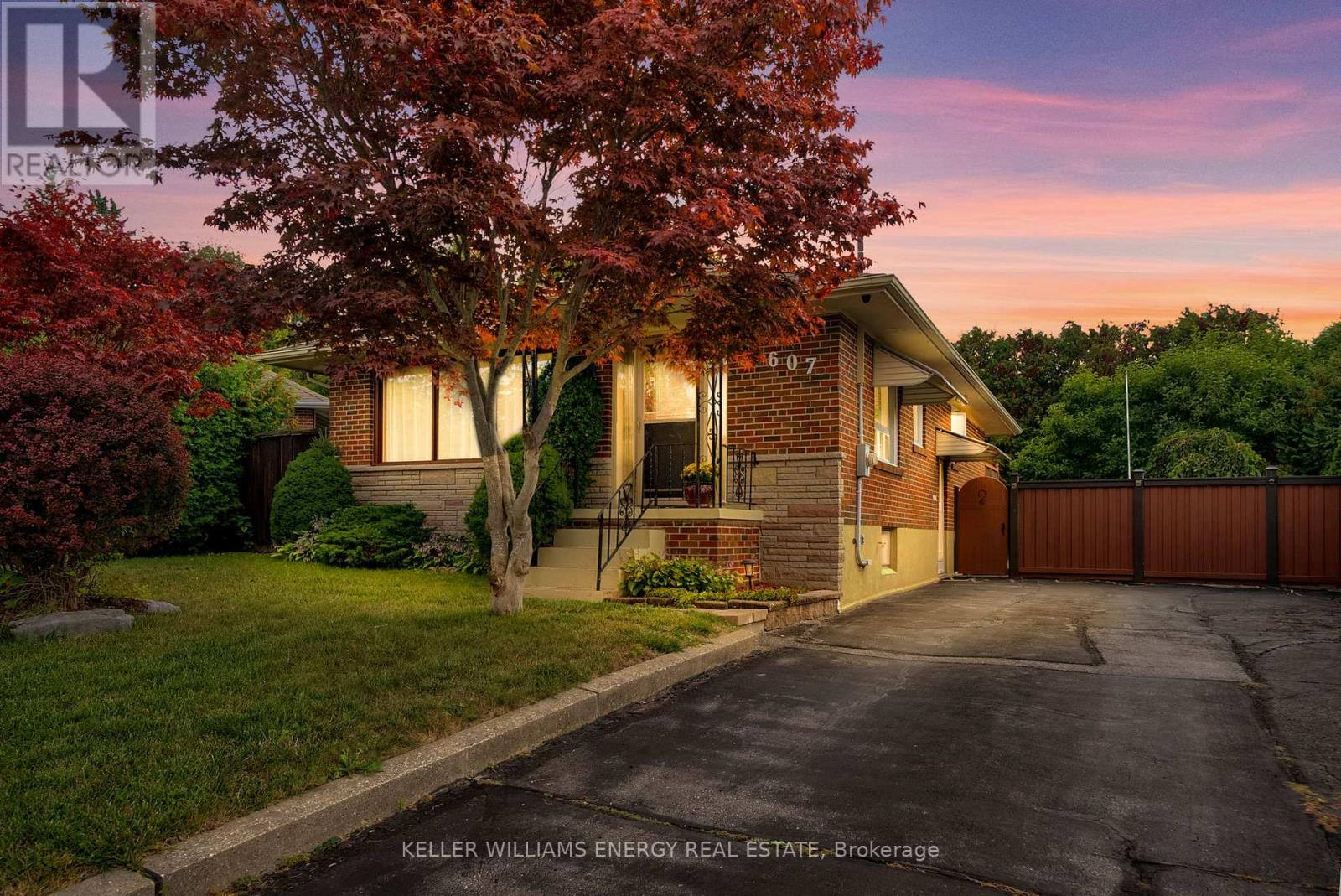 607 Newman Crescent, Whitby, Ontario  L1N 1M7 - Photo 2 - E12425546