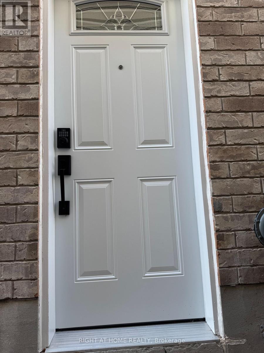 Lower - 174 Curzon Crescent, Guelph, Ontario  N1K 0B5 - Photo 3 - X12470564