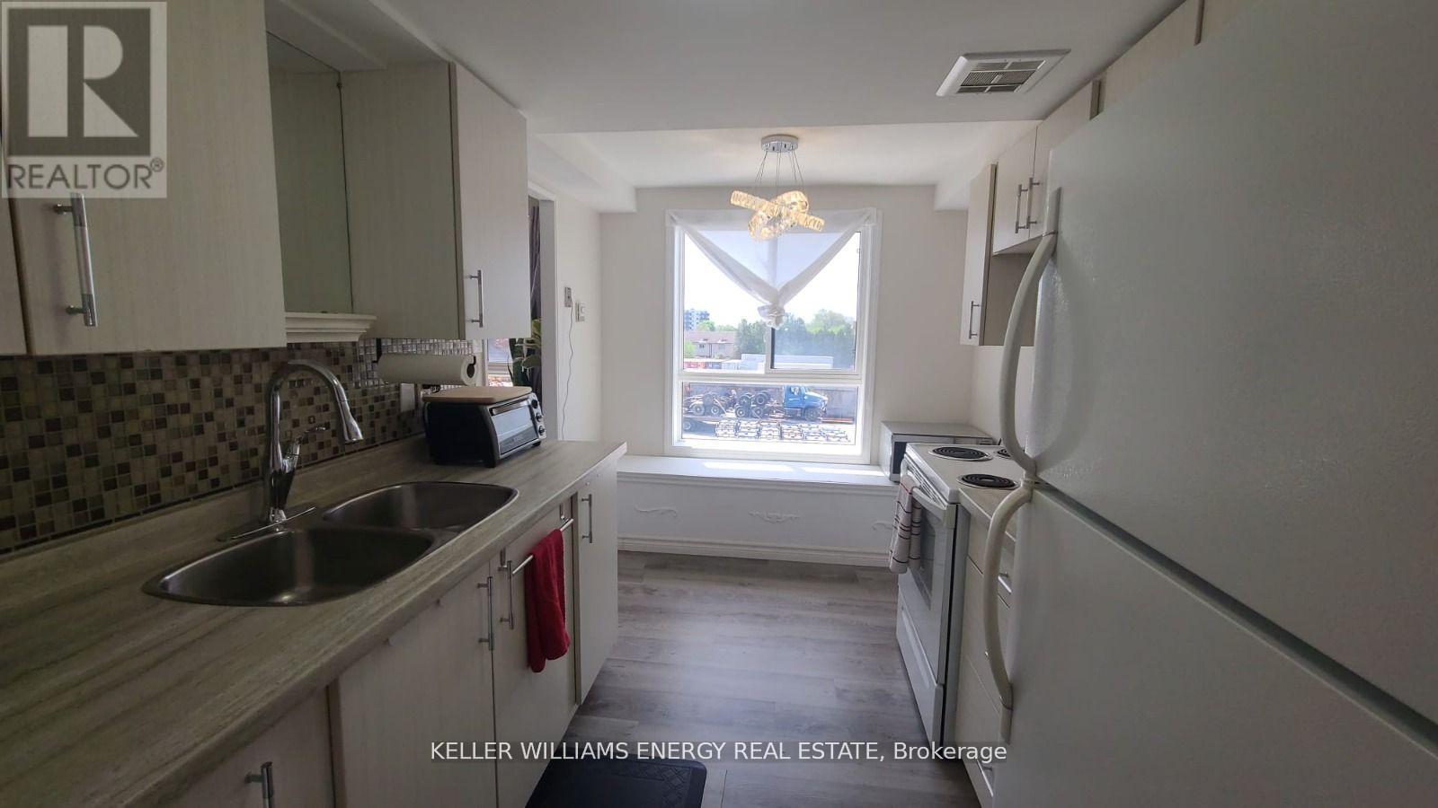 48 - 43 Taunton Road E, Oshawa, Ontario  L1G 3T6 - Photo 3 - E12455438