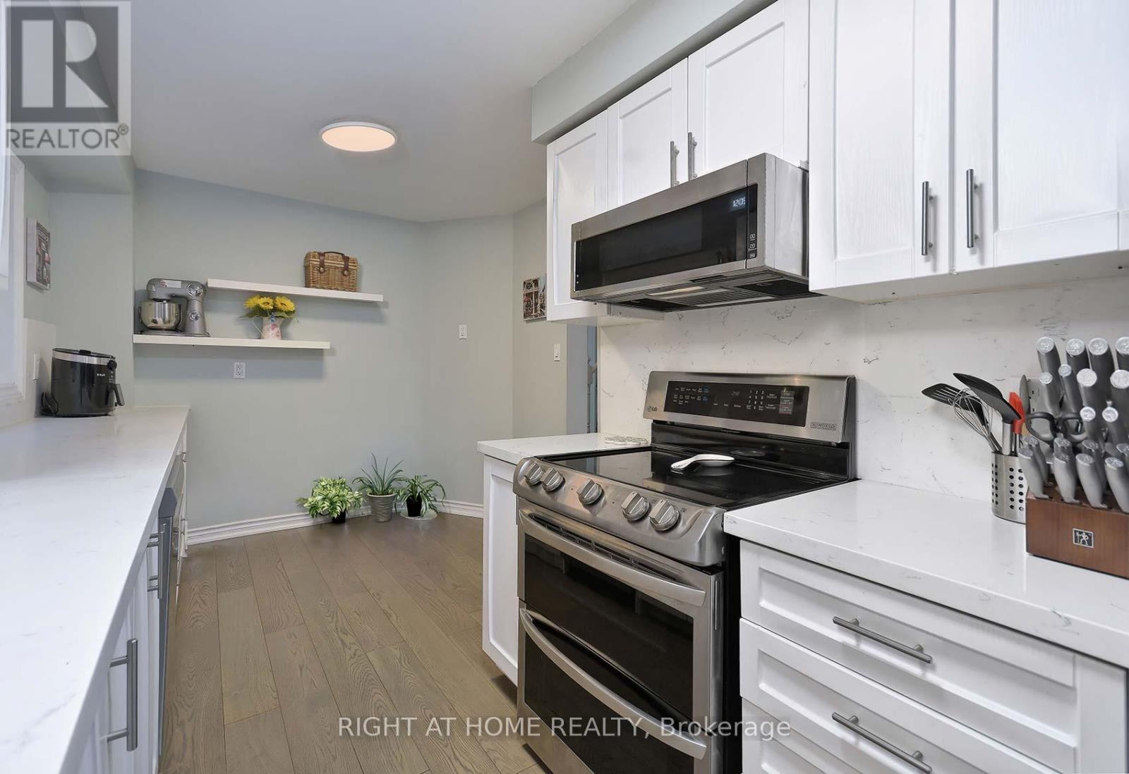 5685 Shillington Drive, Mississauga, Ontario  L5R 3N5 - Photo 12 - W12470600
