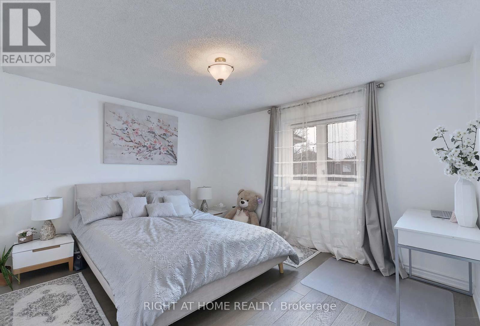 5685 Shillington Drive, Mississauga, Ontario  L5R 3N5 - Photo 20 - W12470600