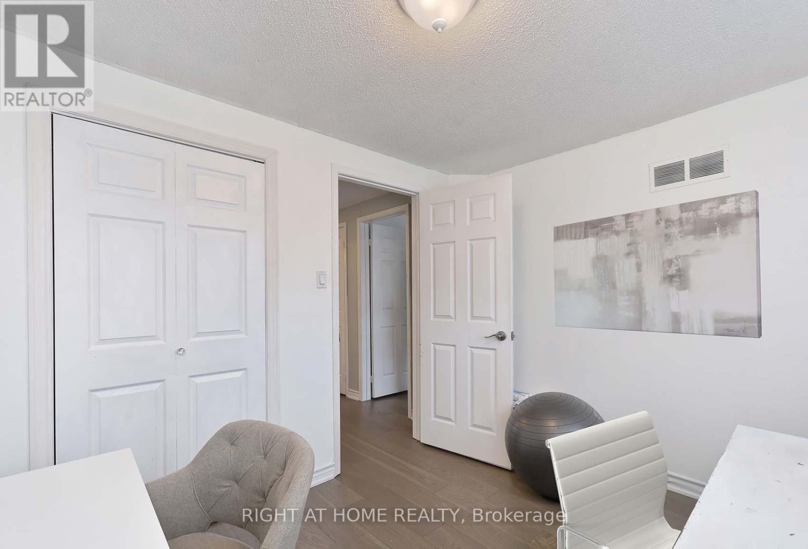 5685 Shillington Drive, Mississauga, Ontario  L5R 3N5 - Photo 23 - W12470600