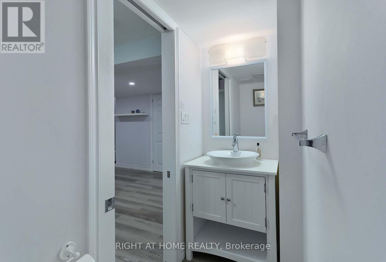 5685 Shillington Drive, Mississauga, Ontario  L5R 3N5 - Photo 29 - W12470600