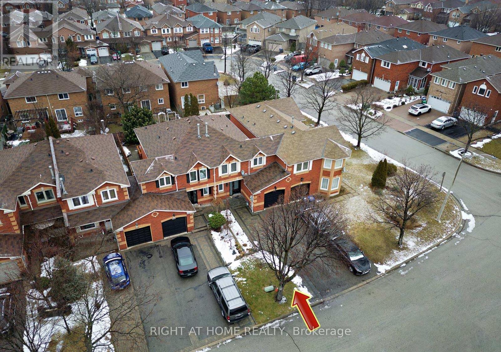5685 Shillington Drive, Mississauga, Ontario  L5R 3N5 - Photo 4 - W12470600