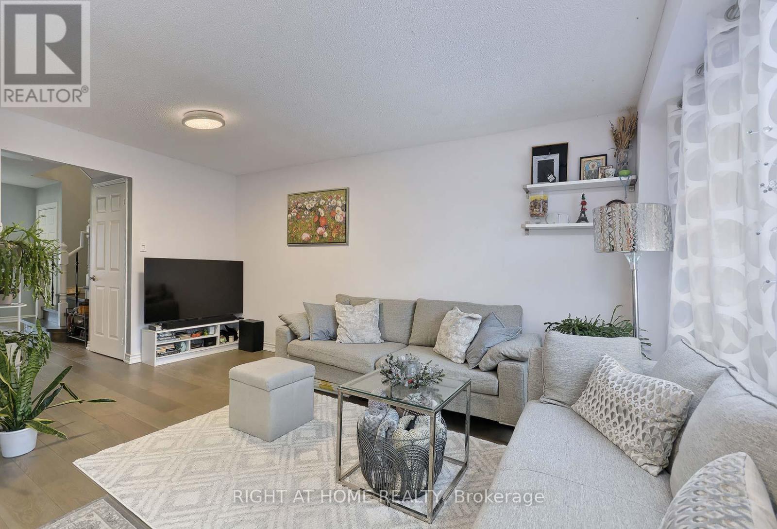 5685 Shillington Drive, Mississauga, Ontario  L5R 3N5 - Photo 6 - W12470600