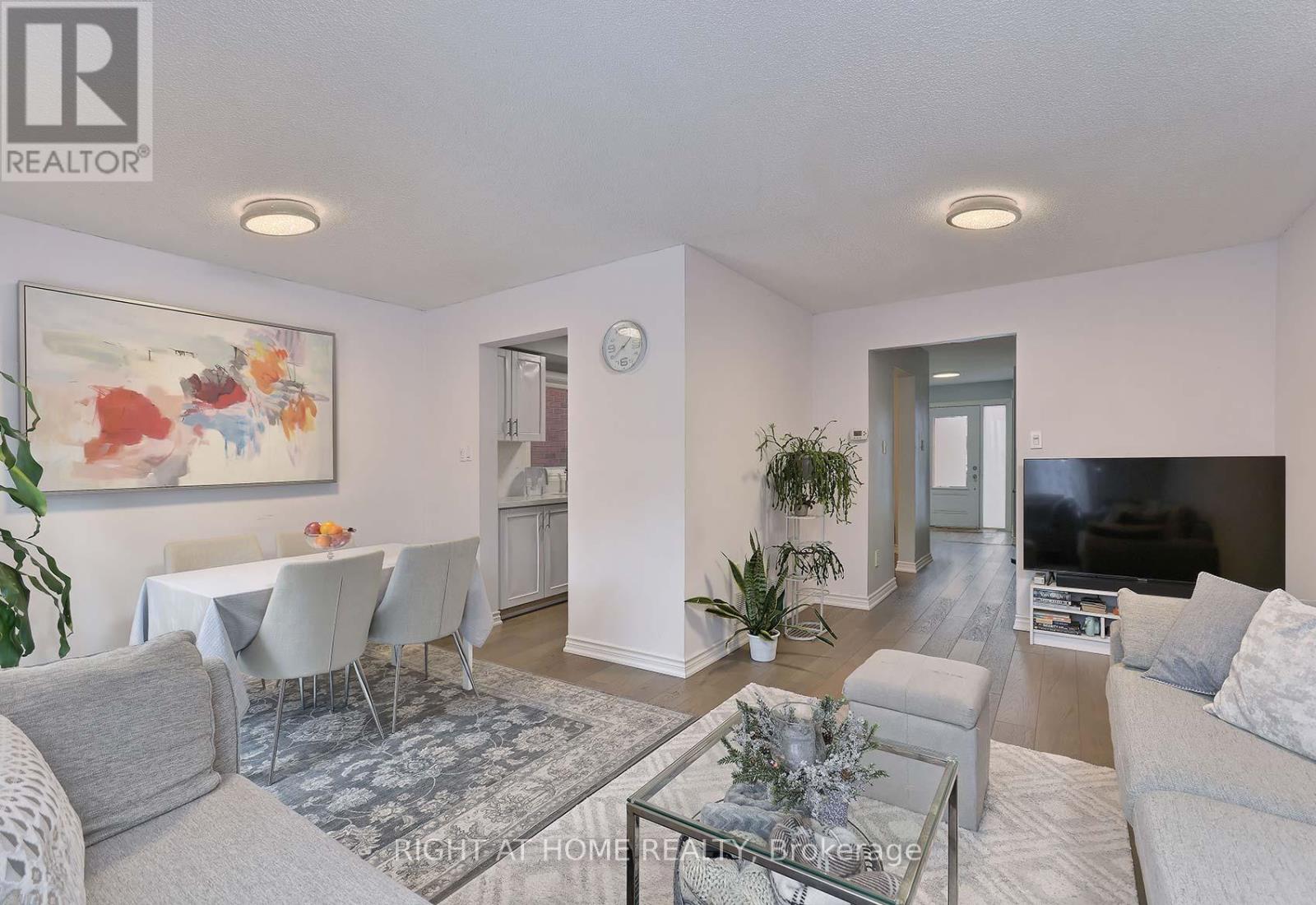 5685 Shillington Drive, Mississauga, Ontario  L5R 3N5 - Photo 8 - W12470600