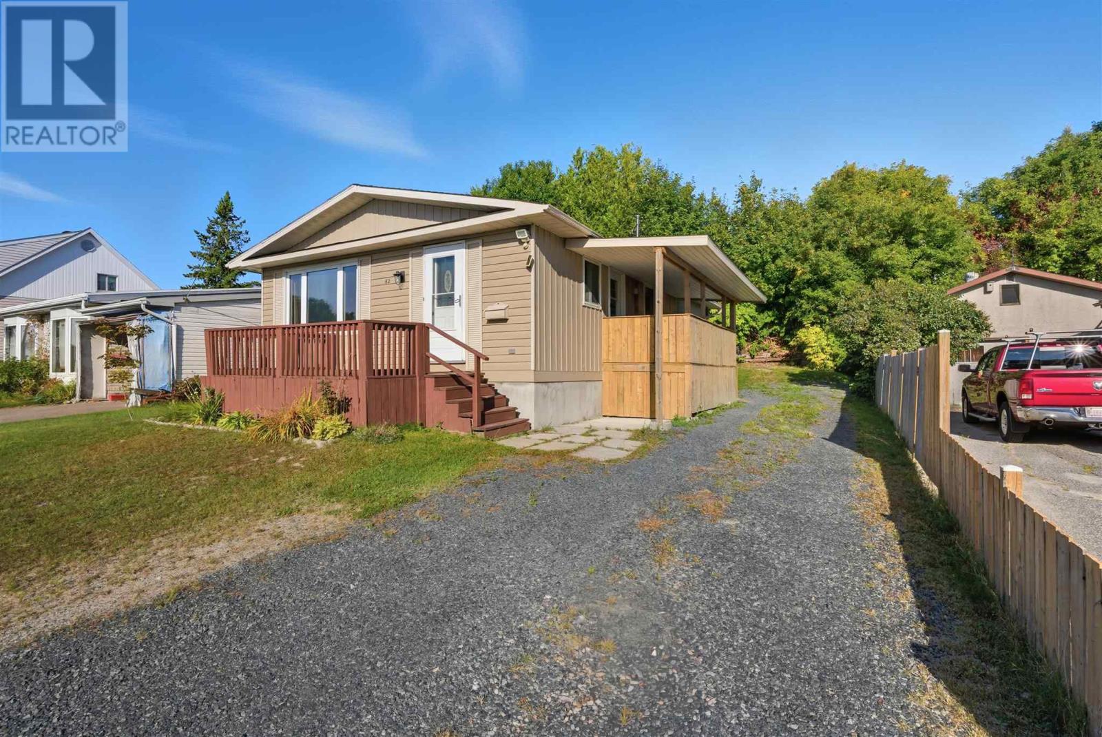 62 Dieppe Ave, Elliot Lake, Ontario  P5A 1H3 - Photo 2 - SM252702