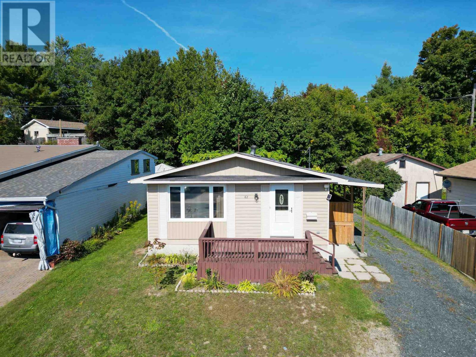 62 Dieppe Ave, Elliot Lake, Ontario  P5A 1H3 - Photo 4 - SM252702
