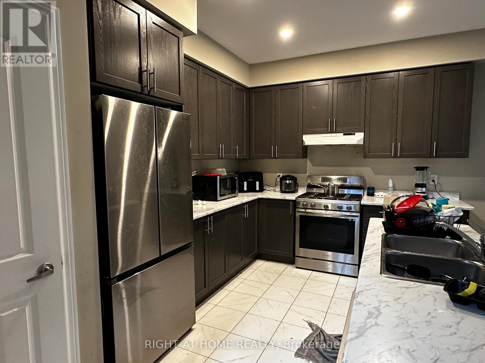 74 Pinot Crescent, Hamilton, Ontario  L8E 6G5 - Photo 5 - X12434668