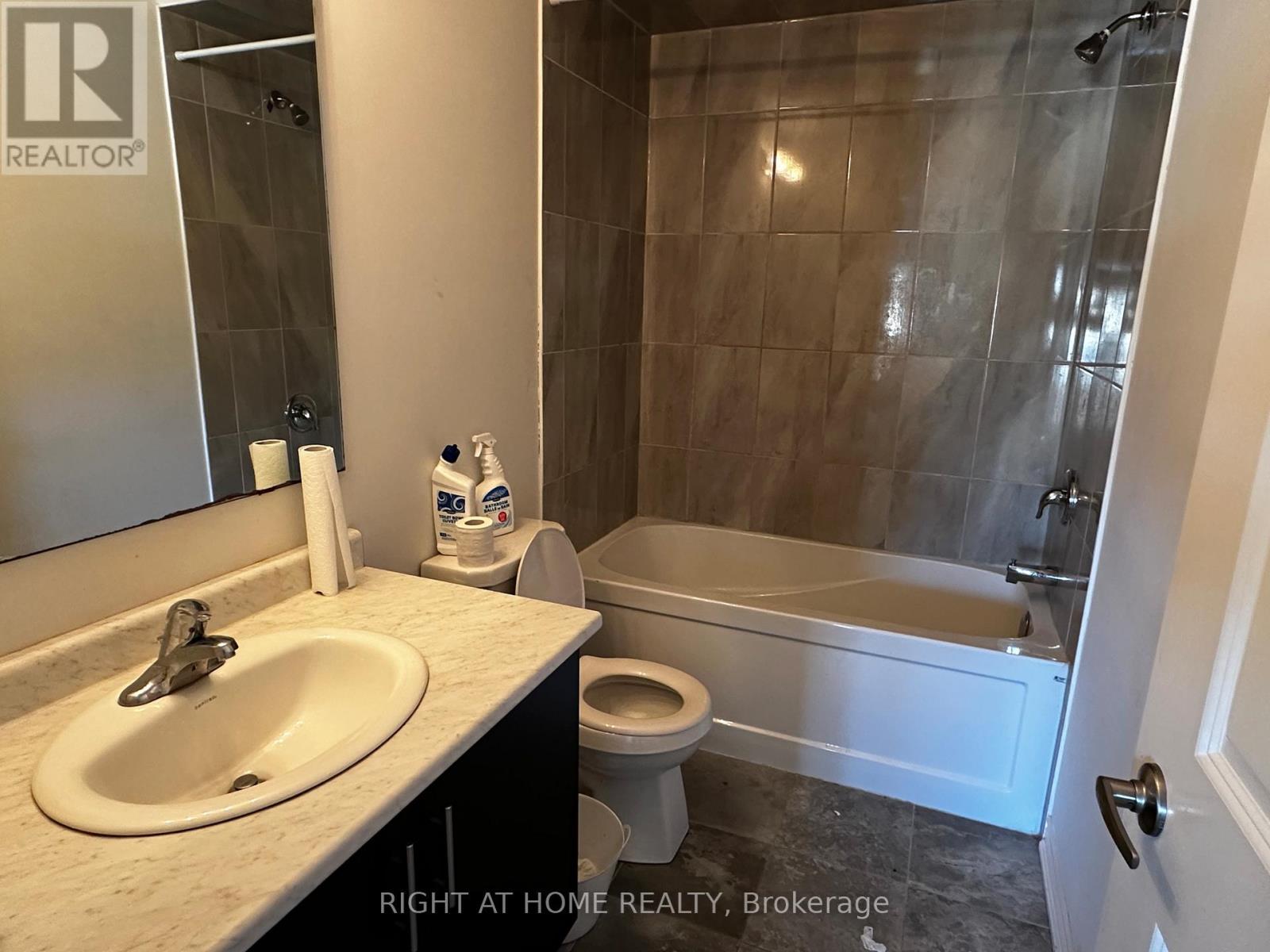 74 Pinot Crescent, Hamilton, Ontario  L8E 6G5 - Photo 10 - X12434668