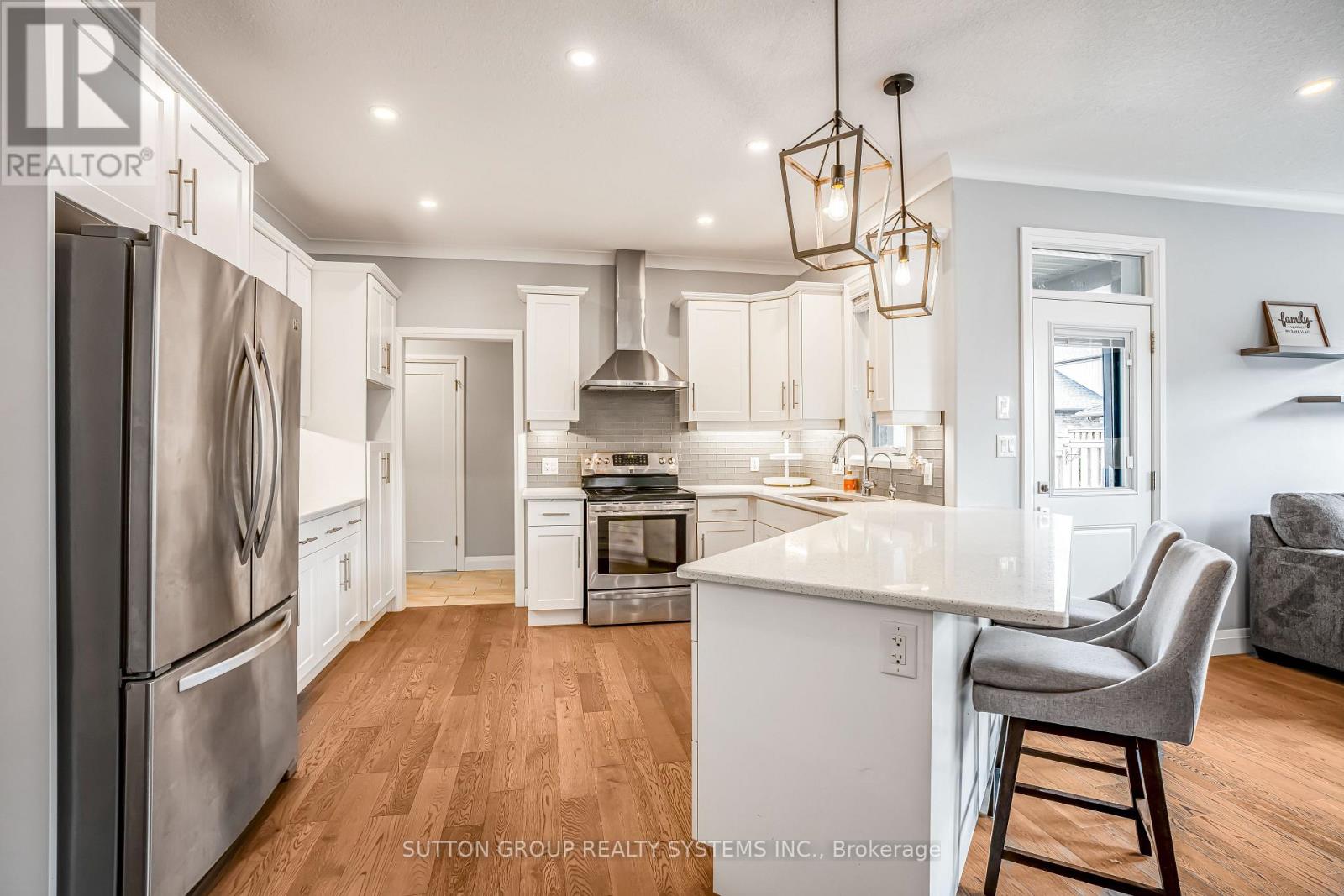 15 Woodberry Crescent, Woolwich, Ontario  N3B 0C5 - Photo 9 - X12468153