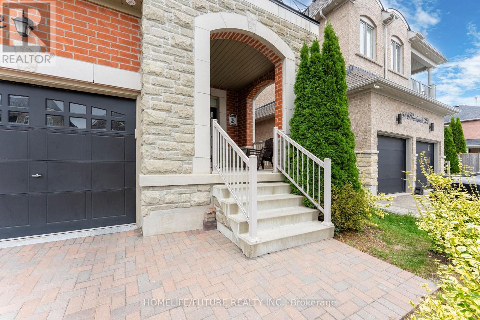 152 Braebrook Drive, Whitby, Ontario  L1R 0M9 - Photo 4 - E12467193