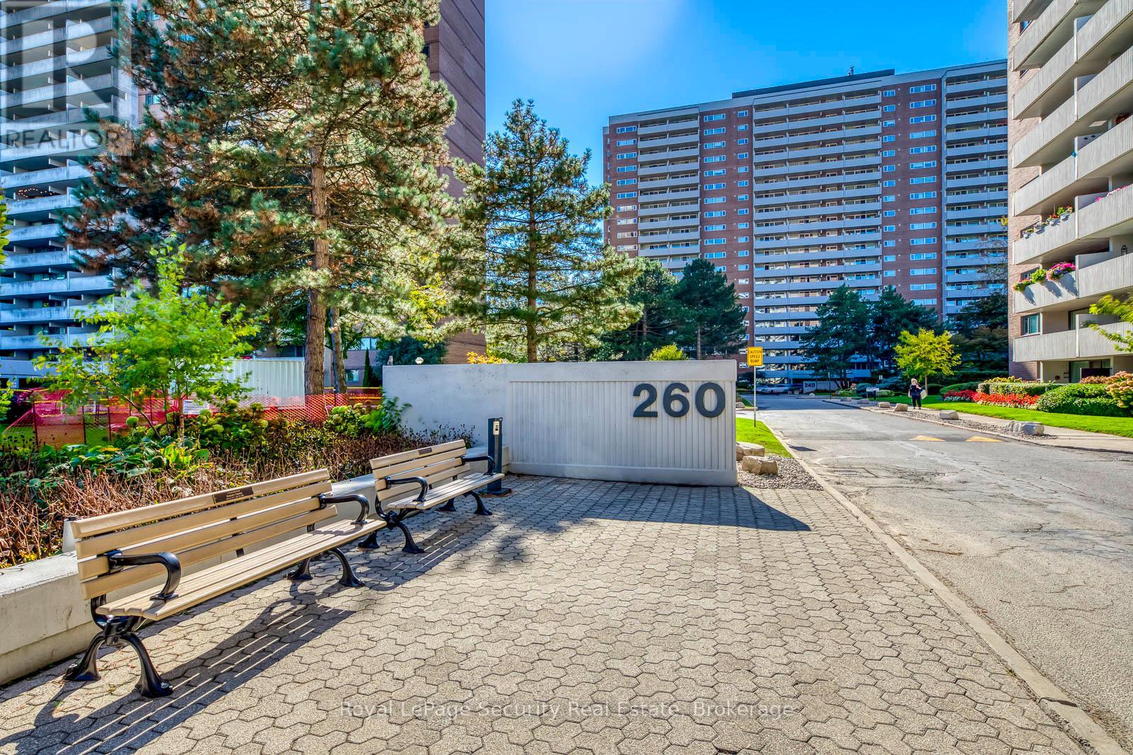 2005 - 260 Scarlett Road, Toronto, Ontario  M6N 4X6 - Photo 45 - W12467680