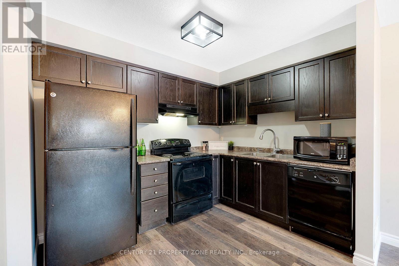 525 Banffshire Crescent, Kitchener, Ontario  N2R 1W8 - Photo 10 - X12470604