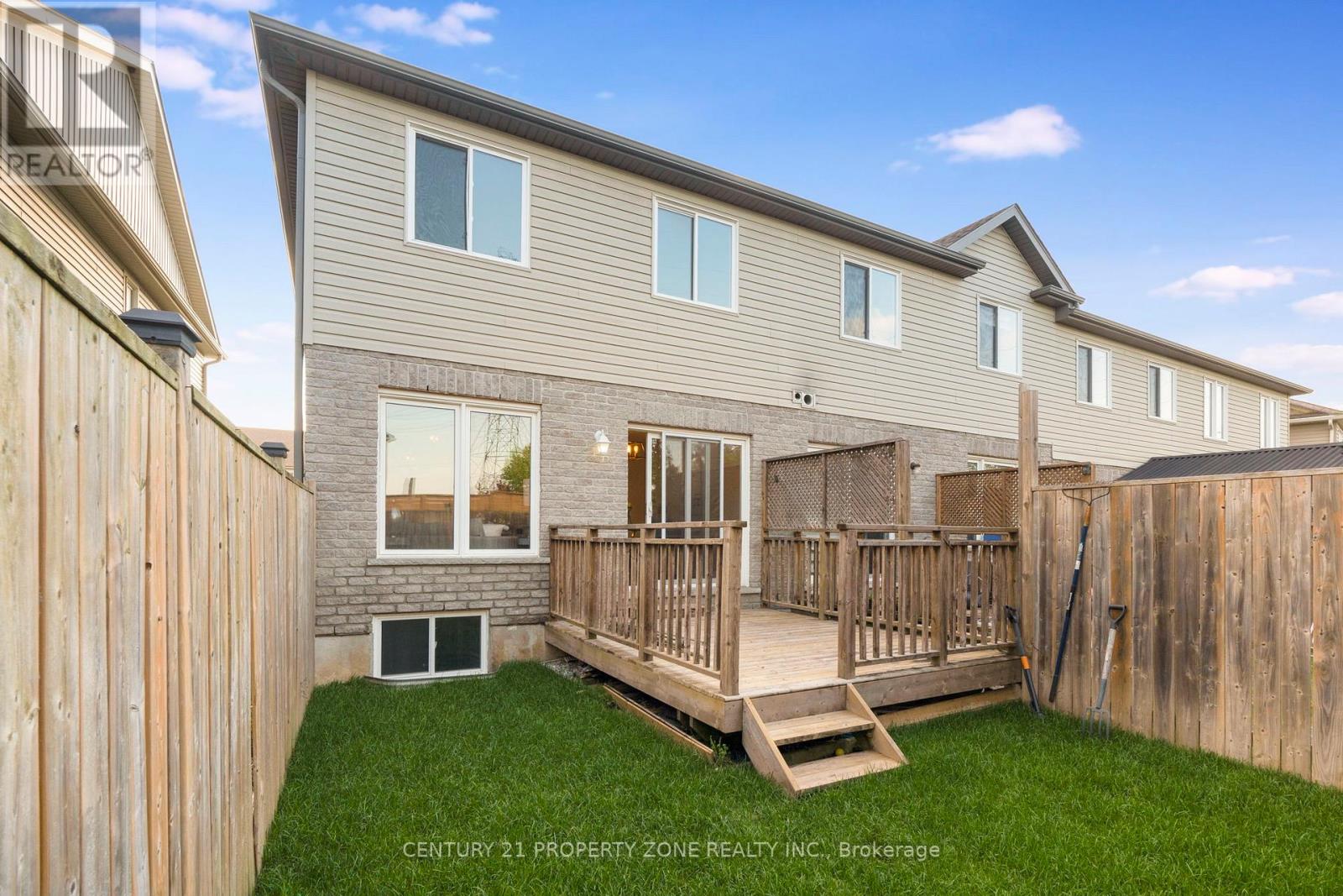 525 Banffshire Crescent, Kitchener, Ontario  N2R 1W8 - Photo 28 - X12470604