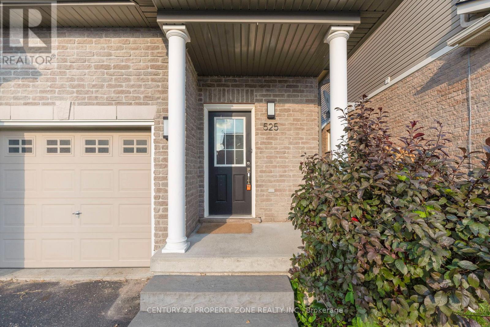 525 Banffshire Crescent, Kitchener, Ontario  N2R 1W8 - Photo 3 - X12470604