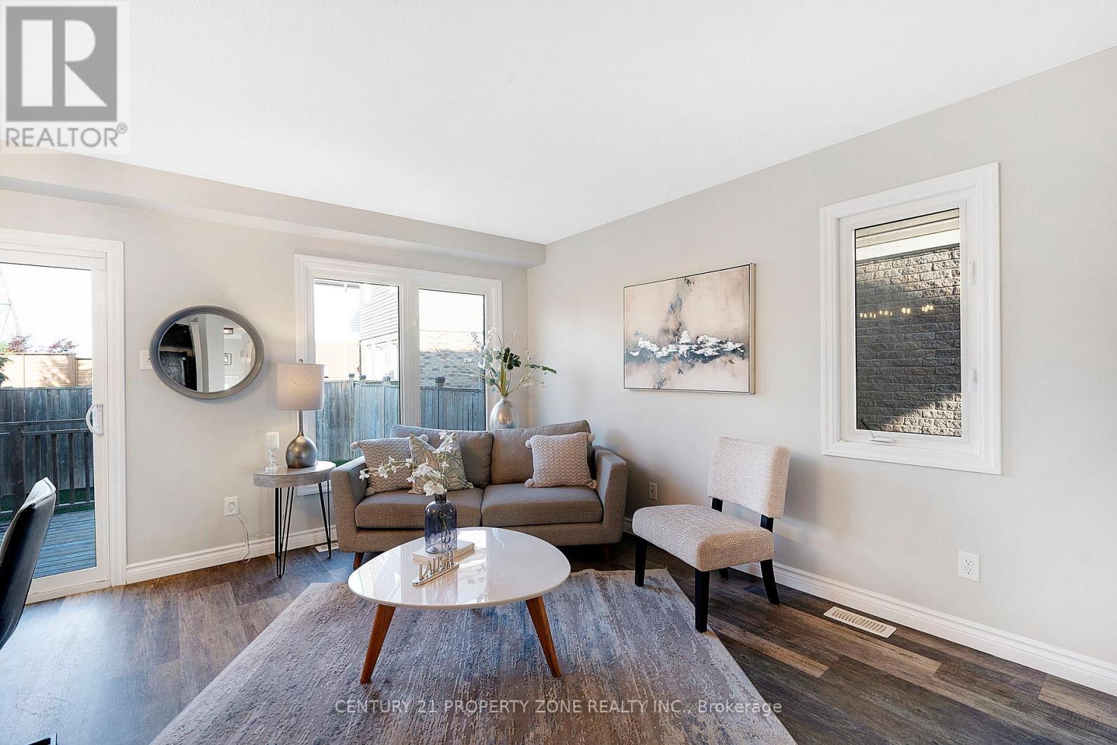 525 Banffshire Crescent, Kitchener, Ontario  N2R 1W8 - Photo 6 - X12470604
