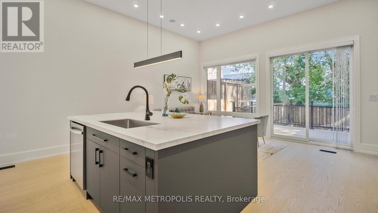 39 Kenworthy Avenue, Toronto, Ontario  M1L 3B1 - Photo 11 - E12451737