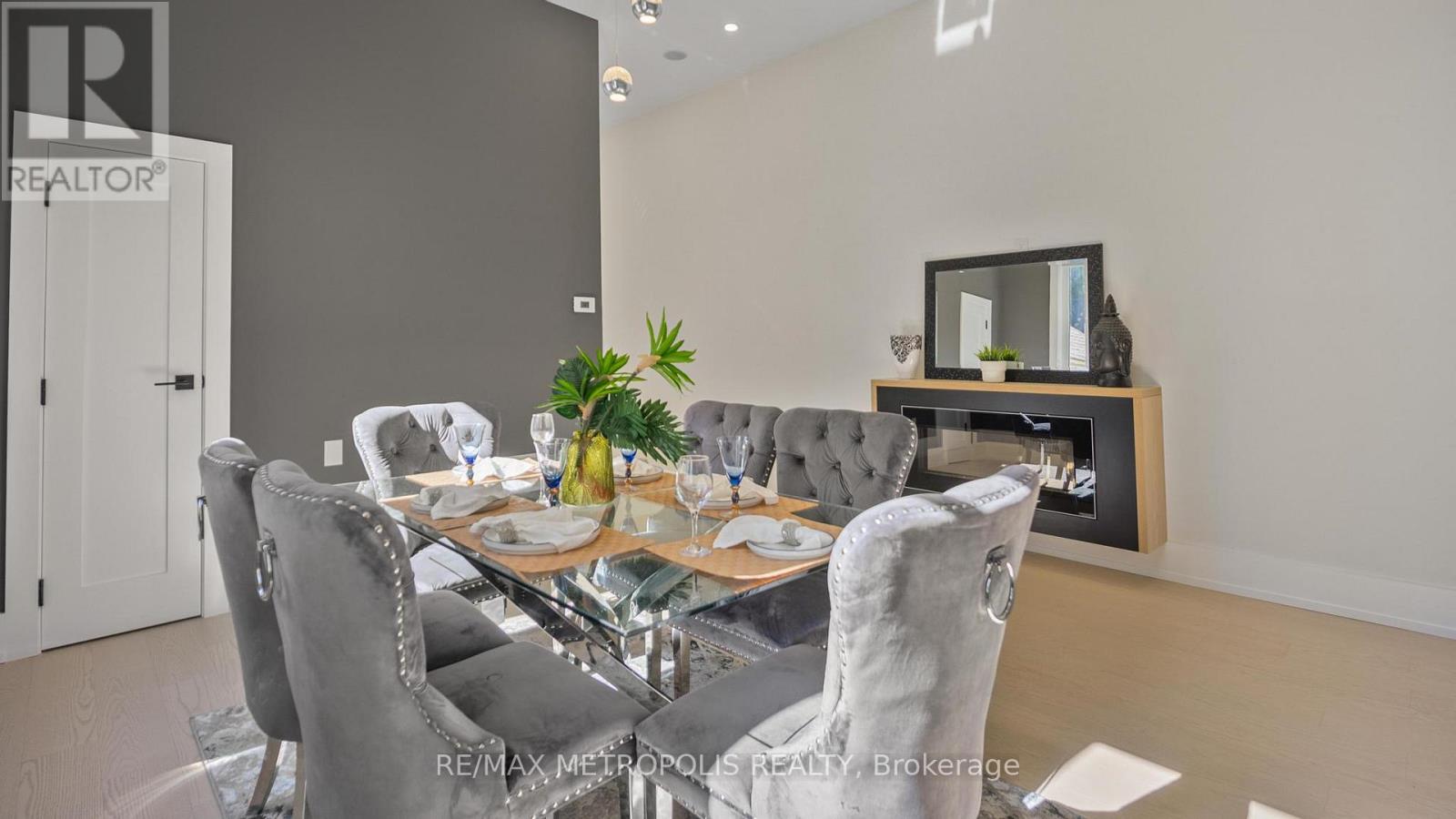 39 Kenworthy Avenue, Toronto, Ontario  M1L 3B1 - Photo 6 - E12451737