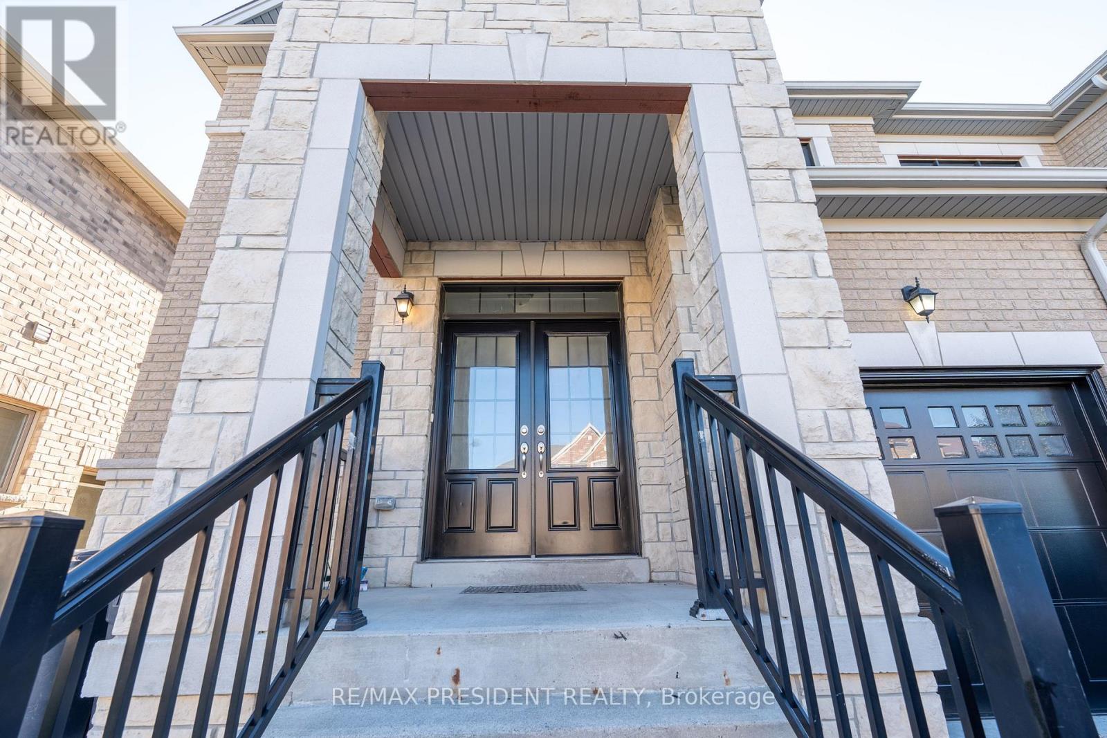 77 Zelda Road, Brampton, Ontario  L6R 3V3 - Photo 2 - W12470388
