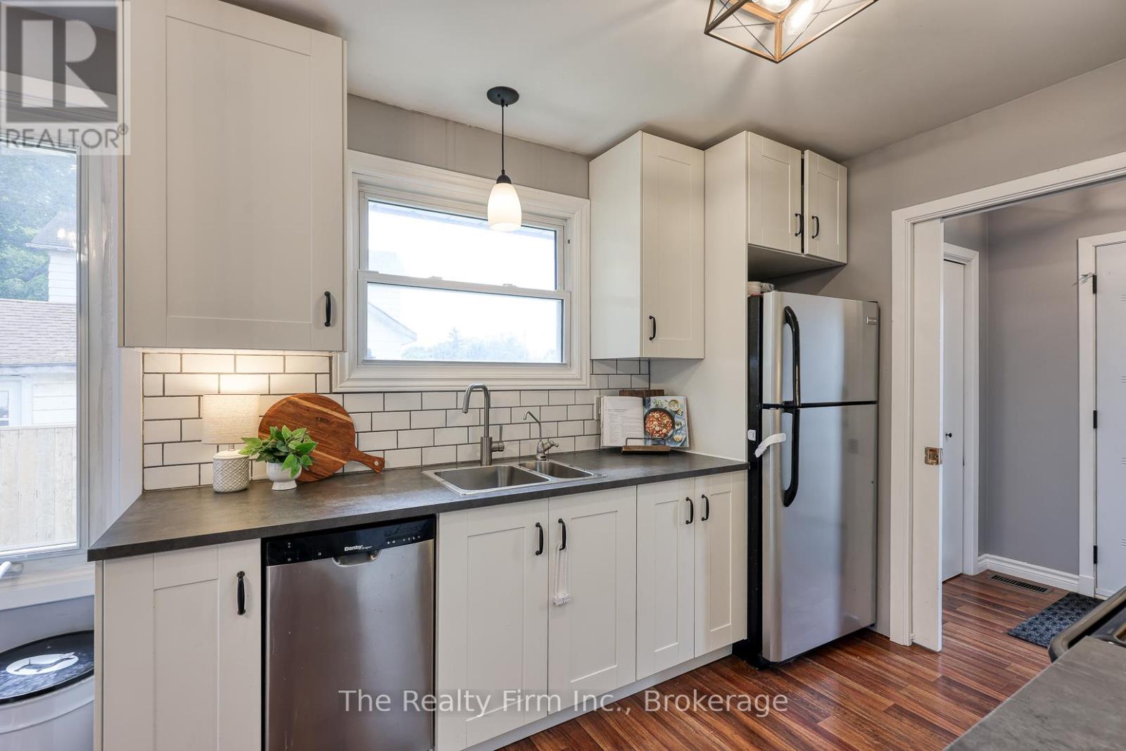 206 Charles Street E, Ingersoll, Ontario  N5C 1K4 - Photo 12 - X12366586