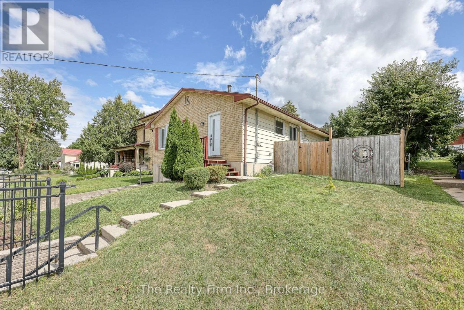 206 Charles Street E, Ingersoll, Ontario  N5C 1K4 - Photo 6 - X12366586
