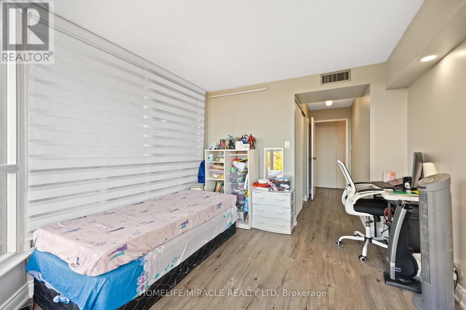 307 - 1 Rowntree Road, Toronto, Ontario  M9V 5G7 - Photo 17 - W12452804