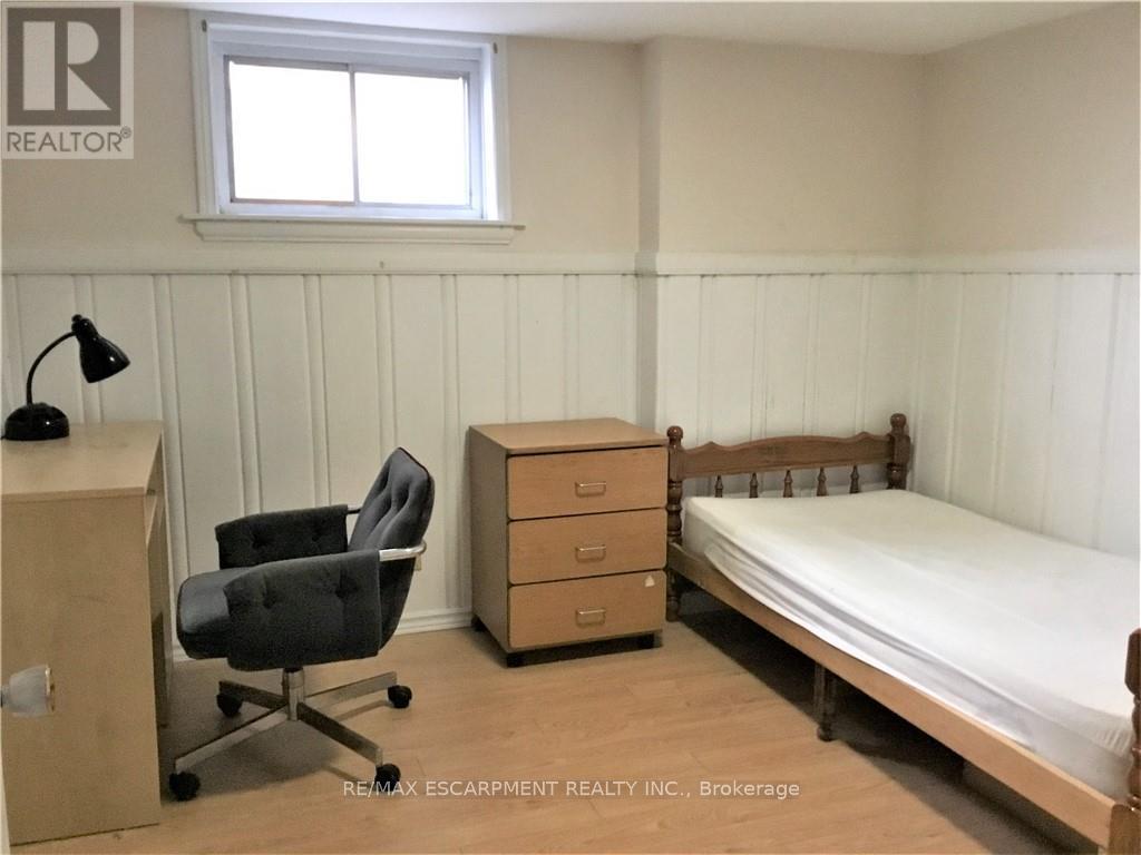 156 Bond Street S, Hamilton, Ontario  L8S 1T2 - Photo 3 - X12470615