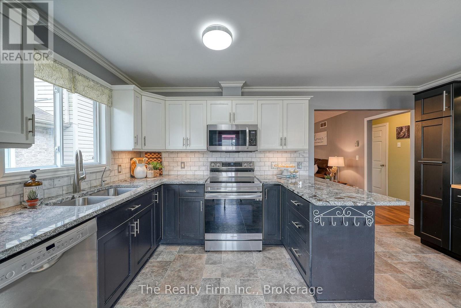 4 Kerr Crescent, Ingersoll, Ontario  N5C 4H2 - Photo 20 - X12373760