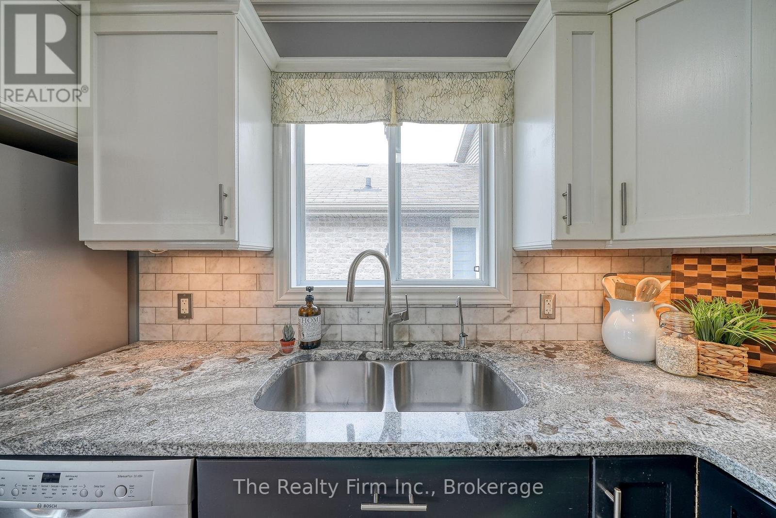 4 Kerr Crescent, Ingersoll, Ontario  N5C 4H2 - Photo 22 - X12373760