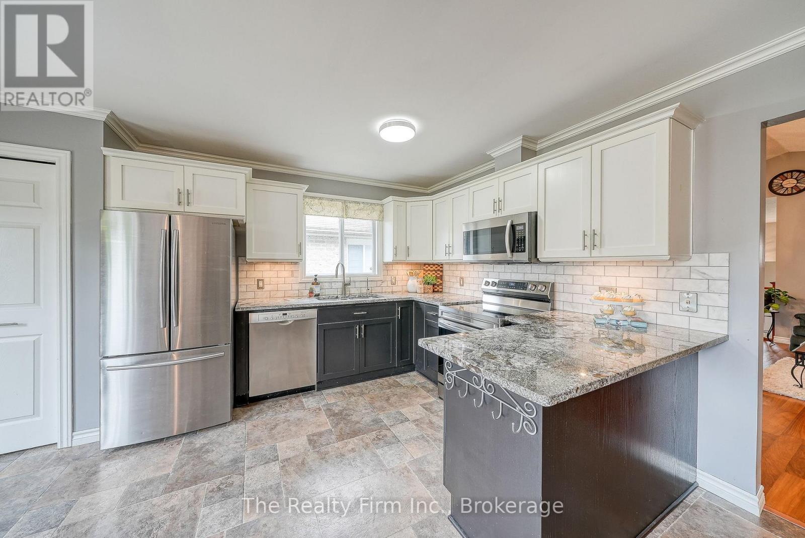 4 Kerr Crescent, Ingersoll, Ontario  N5C 4H2 - Photo 21 - X12373760