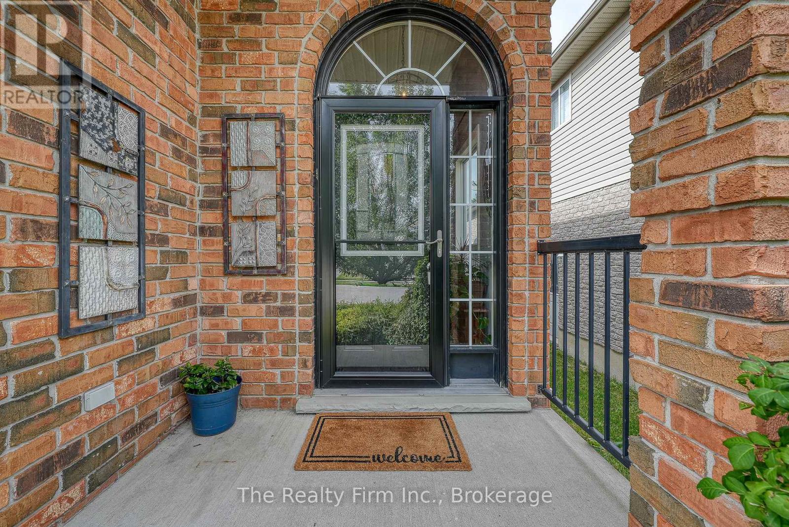 4 Kerr Crescent, Ingersoll, Ontario  N5C 4H2 - Photo 3 - X12373760