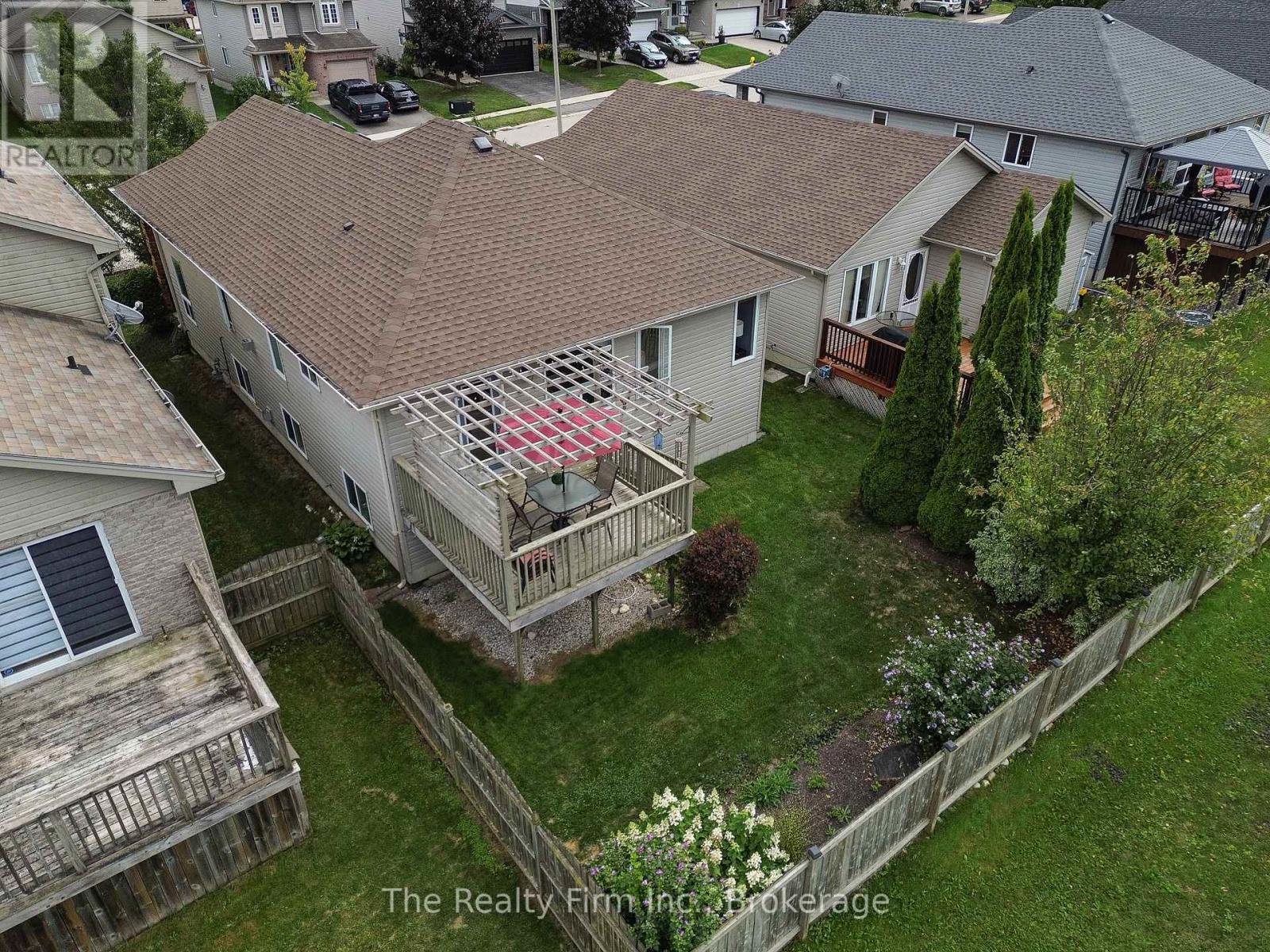 4 Kerr Crescent, Ingersoll, Ontario  N5C 4H2 - Photo 6 - X12373760