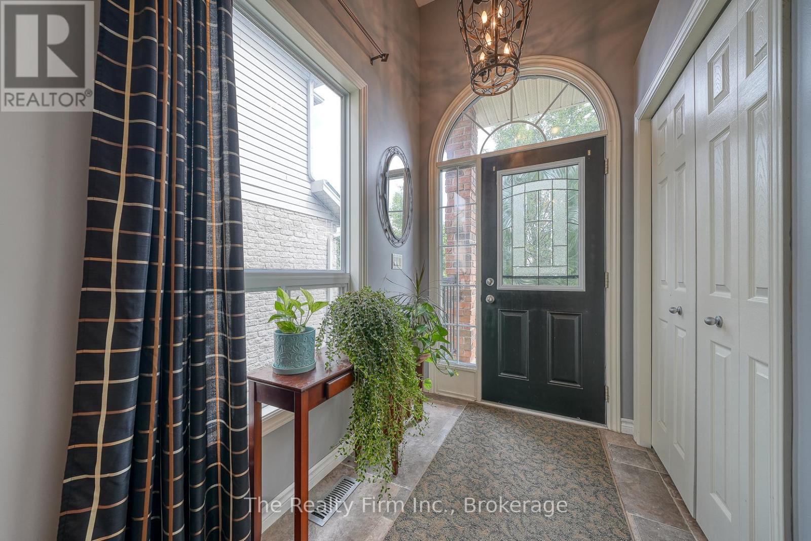 4 Kerr Crescent, Ingersoll, Ontario  N5C 4H2 - Photo 8 - X12373760