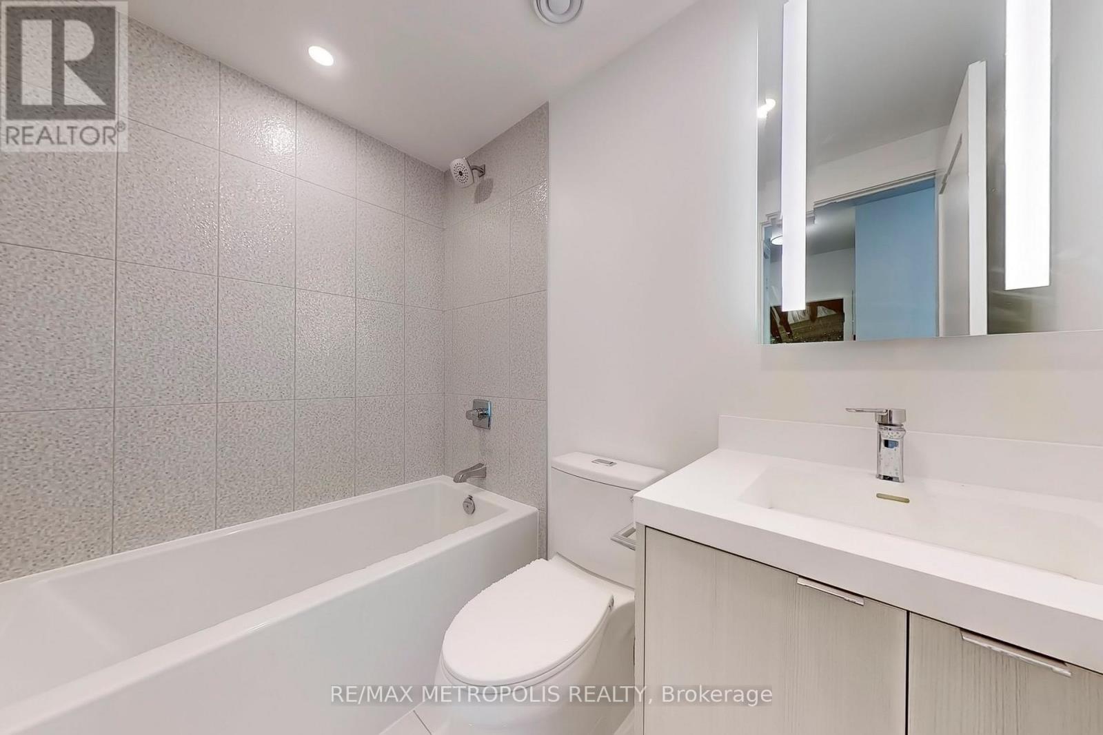 638 - 20 Inn On The Park Drive, Toronto, Ontario  M3C 0P8 - Photo 24 - C12470644