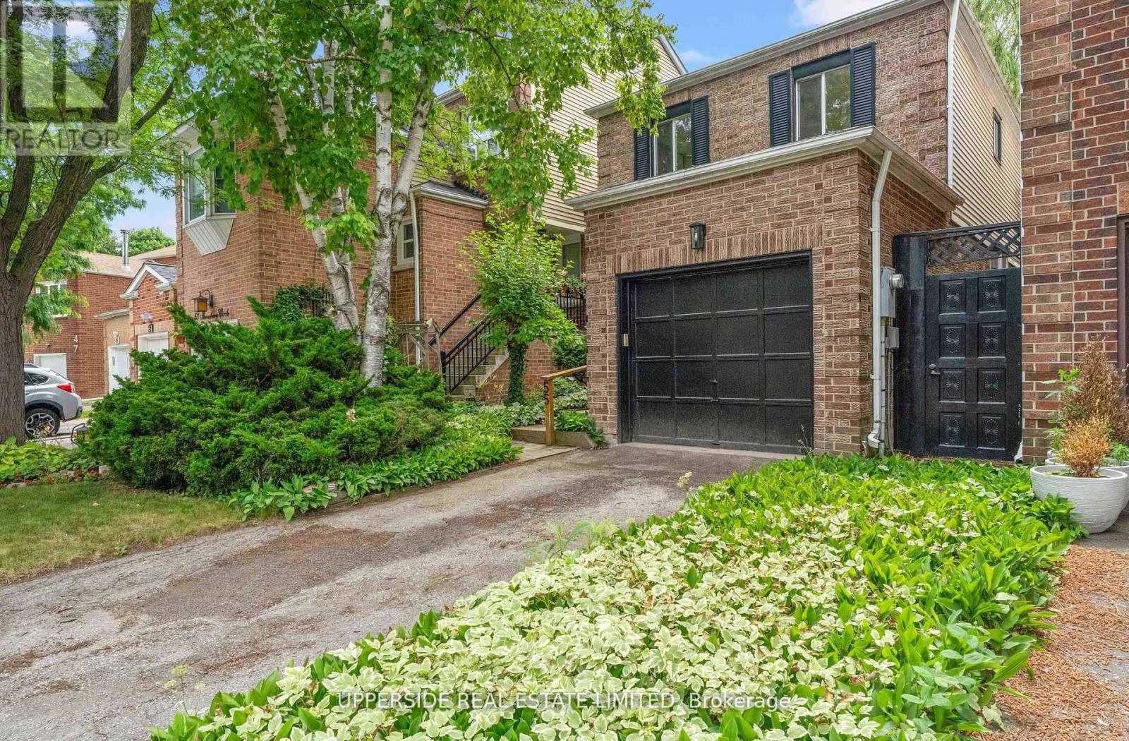 55 Thornbury Circle, Vaughan, Ontario  L4J 5C3 - Photo 3 - N12470624