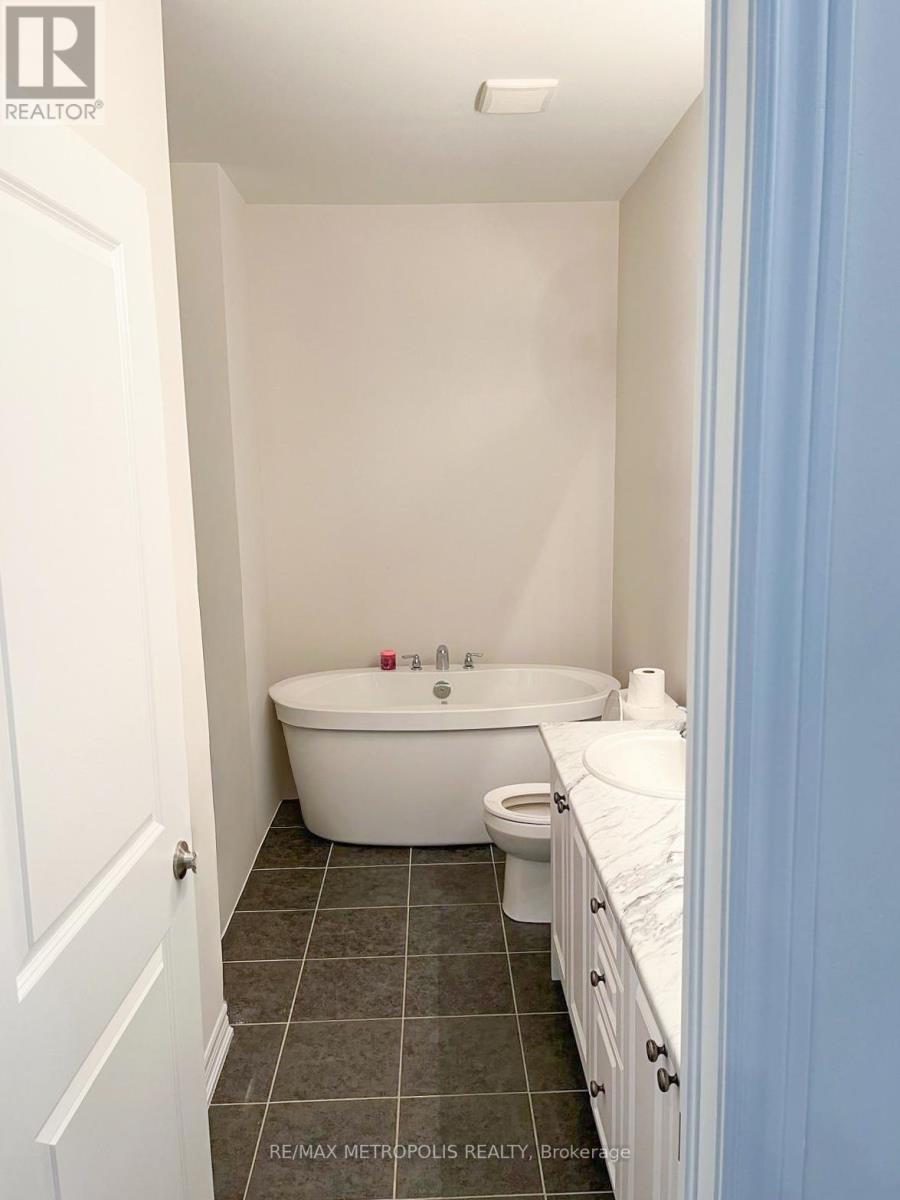 565 Barons Street, Vaughan, Ontario  L4H 5C3 - Photo 14 - N12470642