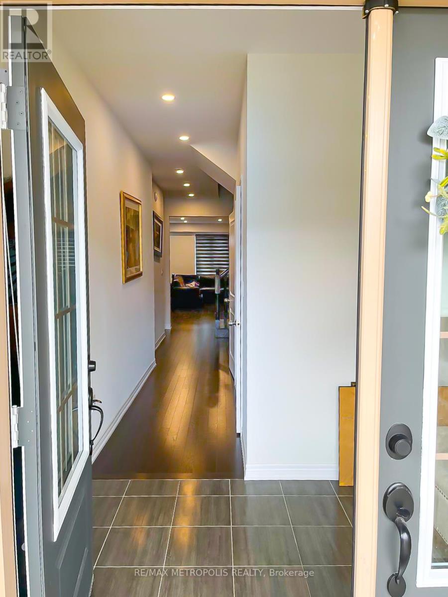 565 Barons Street, Vaughan, Ontario  L4H 5C3 - Photo 2 - N12470642
