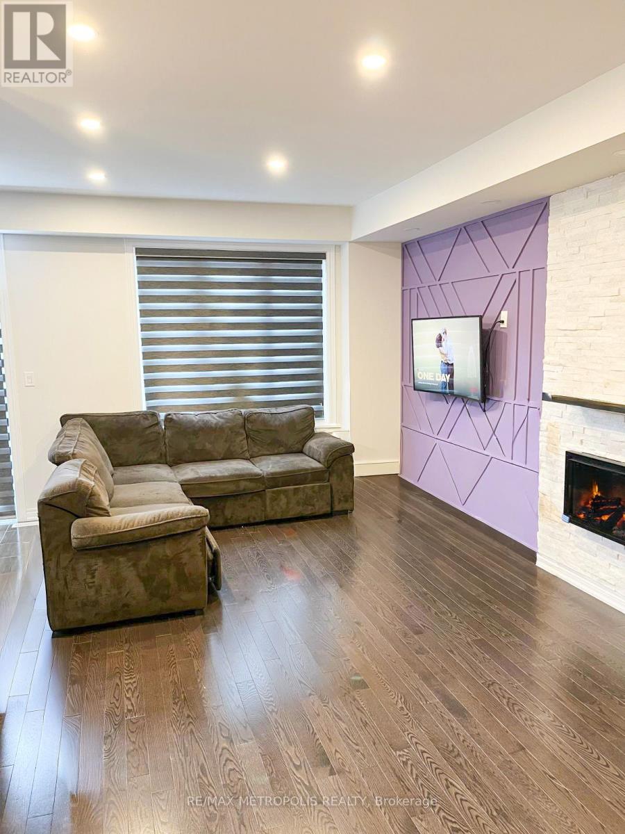 565 Barons Street, Vaughan, Ontario  L4H 5C3 - Photo 4 - N12470642
