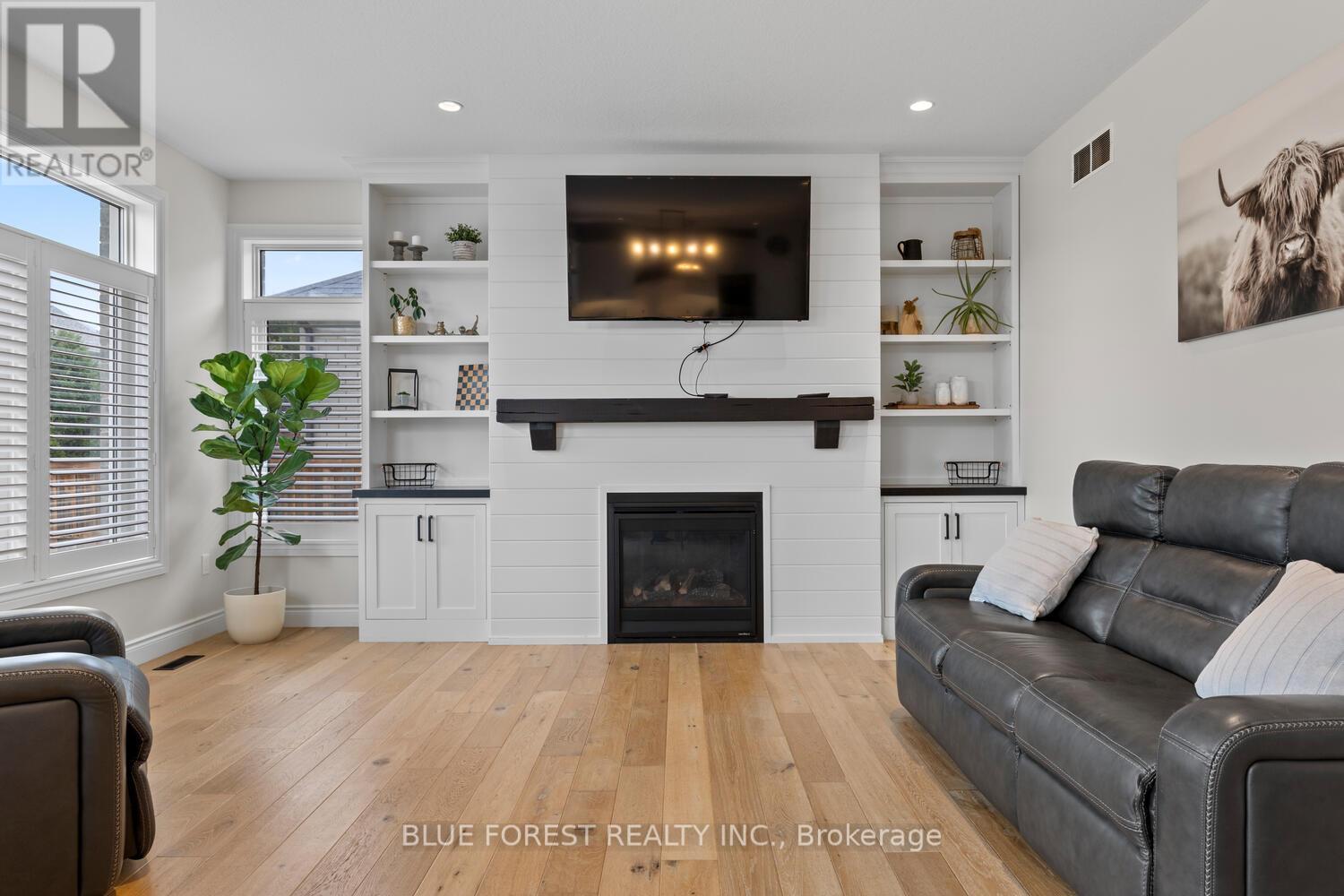 12 Violet Court, Middlesex Centre (Ilderton), Ontario  N0M 2A0 - Photo 16 - X12470505